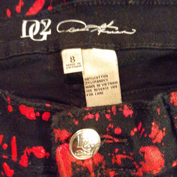 DG2 DIANE GILMAN Black w/Shiny Red Paint Splashes Denim Jeans Size 8 - Picture 3 of 4